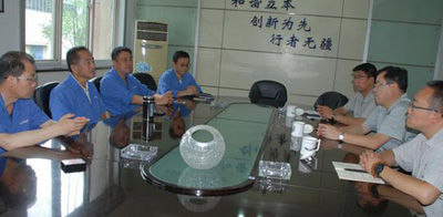 海林中科公司董事長何克鴻一行來星火機床公司交流 海林中科公司董事長何克鴻一行來星火機床公司交流