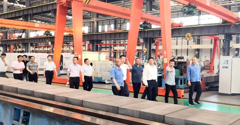 中國中車集團領導一行來星火機床公司參觀考察 中國中車集團領導一行來星火機床公司參觀考察