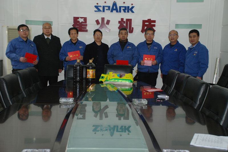 天水市政府國資委、市企工委慰問星火機床公司優秀黨員、困難黨員、老黨員 天水市政府國資委、市企工委慰問星火機床公司優秀黨員、困難黨員、老黨員