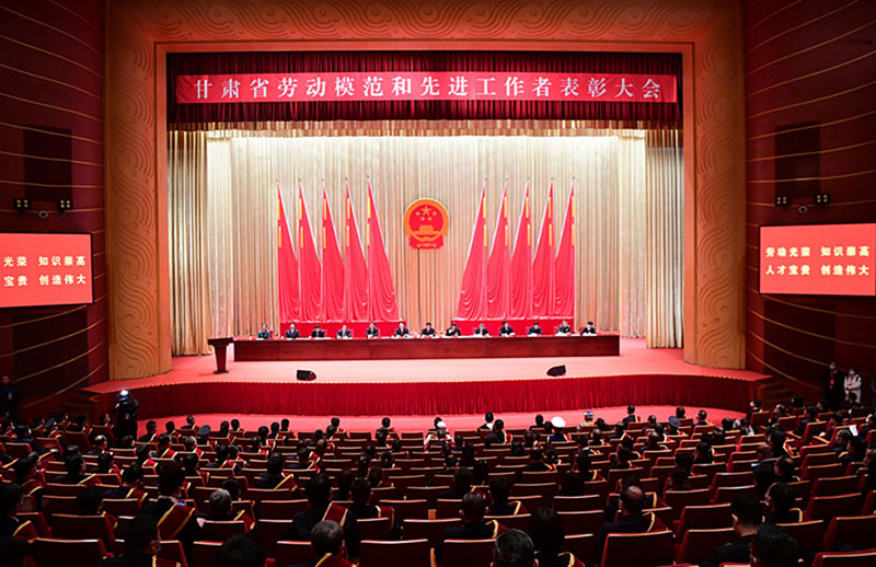 星火機床公司展海瑜被授予甘肅省勞動模范稱號 星火機床公司展海瑜被授予甘肅省勞動模范稱號