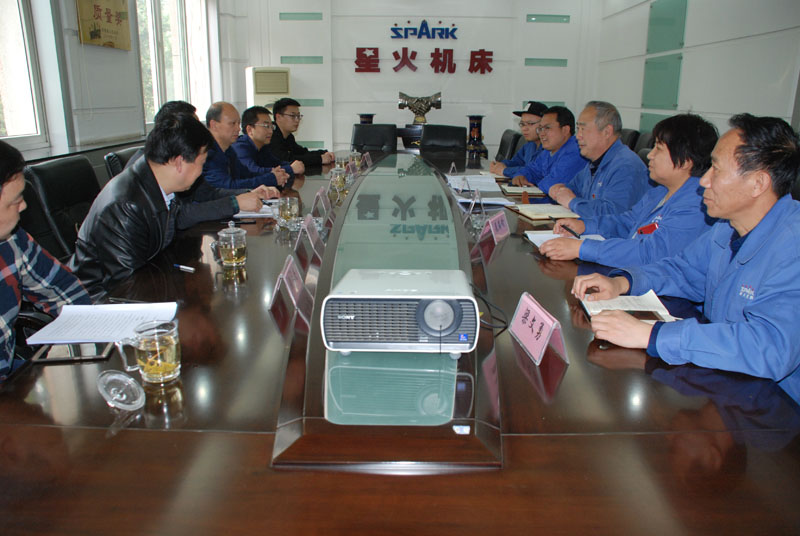 甘肅省工信廳有關(guān)部門領(lǐng)導來星火機床公司調(diào)研 甘肅省工信廳有關(guān)部門領(lǐng)導來星火機床公司調(diào)研
