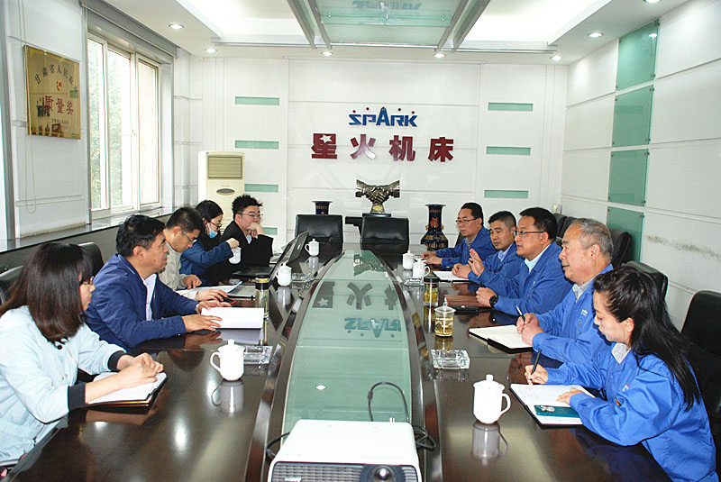 天水市國資委領(lǐng)導和蘭州大學教授同時來星火公司調(diào)研 天水市國資委領(lǐng)導和蘭州大學教授同時來星火公司調(diào)研