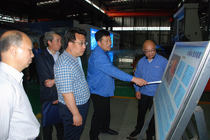 蘭州市工信局領(lǐng)導考察星火機床公司 蘭州市工信局領(lǐng)導考察星火機床公司