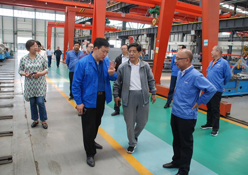 甘肅省工信廳領(lǐng)導來星火機床公司調(diào)研 甘肅省工信廳領(lǐng)導來星火機床公司調(diào)研