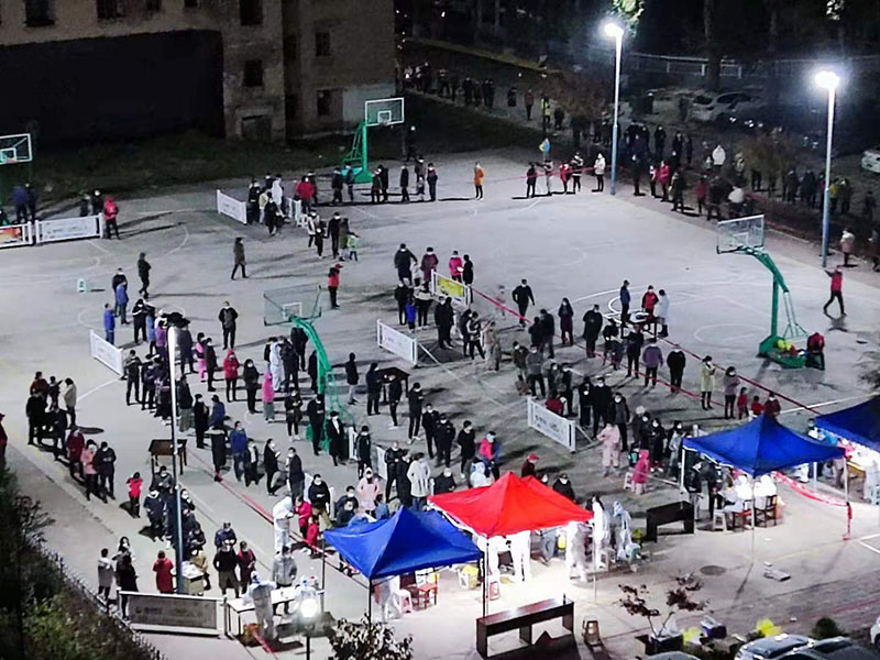 黨旗在抗疫一線高高飄揚 黨旗在抗疫一線高高飄揚