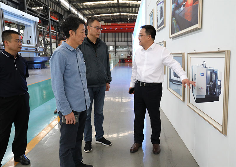 青海華鼎公司領導來星火機床公司考察 青海華鼎公司領導來星火機床公司考察
