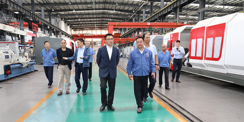 中國工業設計協會領導一行來星火機床公司調研 中國工業設計協會領導一行來星火機床公司調研