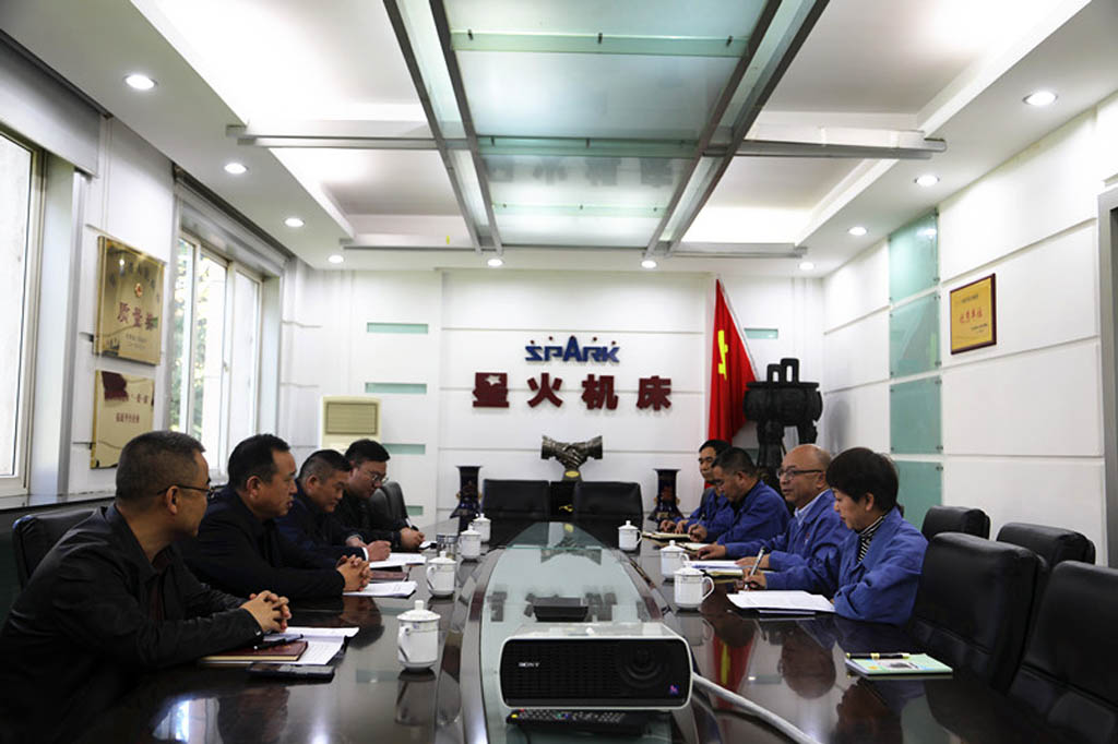 市總工會黨組書記、常務(wù)副主席秦福才一行到星火公司開展專題調(diào)研 市總工會黨組書記、常務(wù)副主席秦福才一行到星火公司開展專題調(diào)研