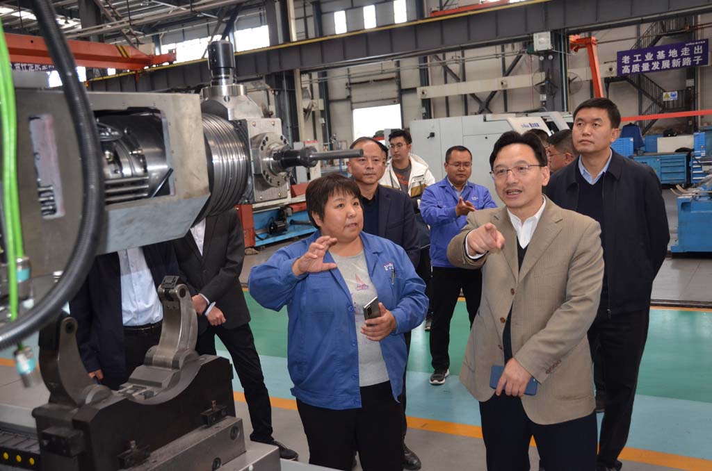 甘肅省通信管理局領(lǐng)導(dǎo)來星火機床公司調(diào)研