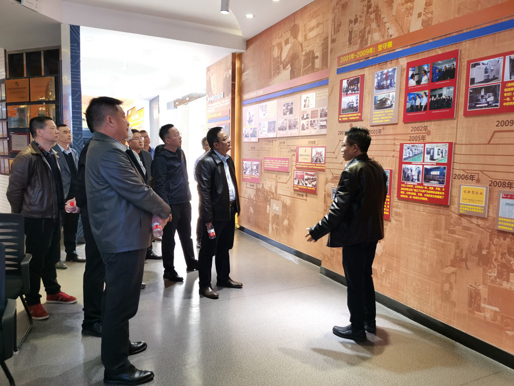 星火機床與華中數控達成戰略合作意向 星火機床與華中數控達成戰略合作意向