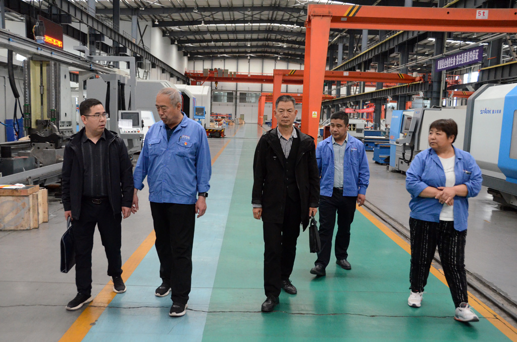 甘肅省委軍民融合辦有關領導在星火機床調(diào)研