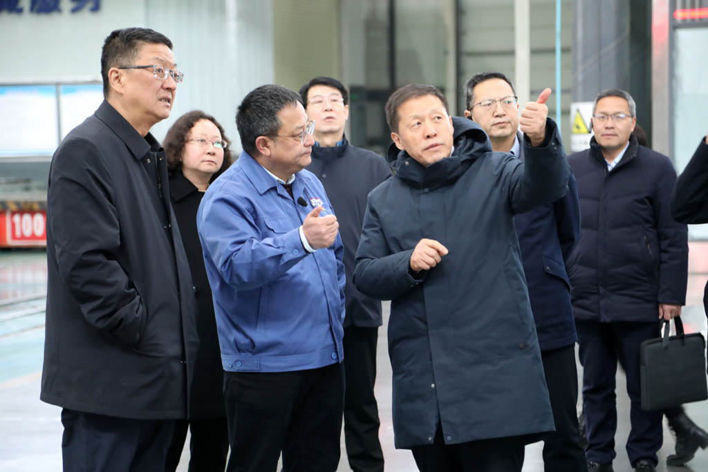 甘肅省政府國資委主任吳萬華一行來星火機(jī)床公司調(diào)研 甘肅省政府國資委主任吳萬華一行來星火機(jī)床公司調(diào)研