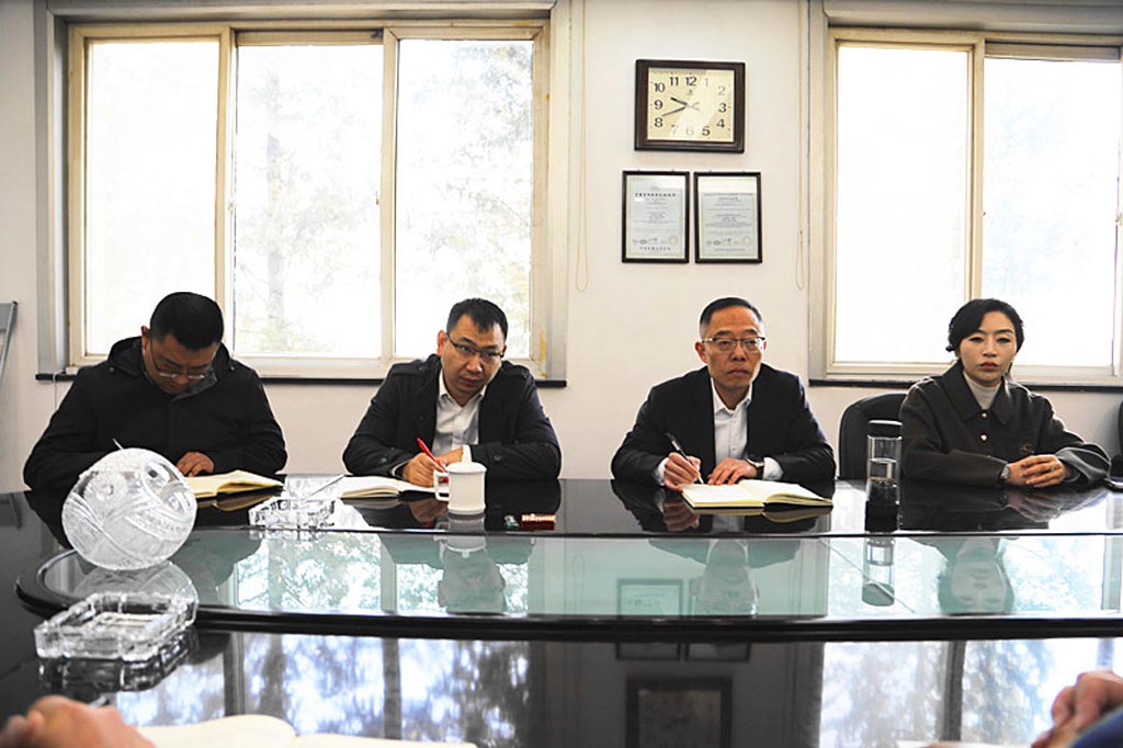 甘肅銀行天水分行副行長胡偉一行到星火機(jī)床公司調(diào)研 甘肅銀行天水分行副行長胡偉一行到星火機(jī)床公司調(diào)研