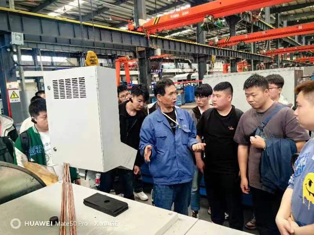 蘭州理工大學學生來星火公司參觀學習 蘭州理工大學學生來星火公司參觀學習