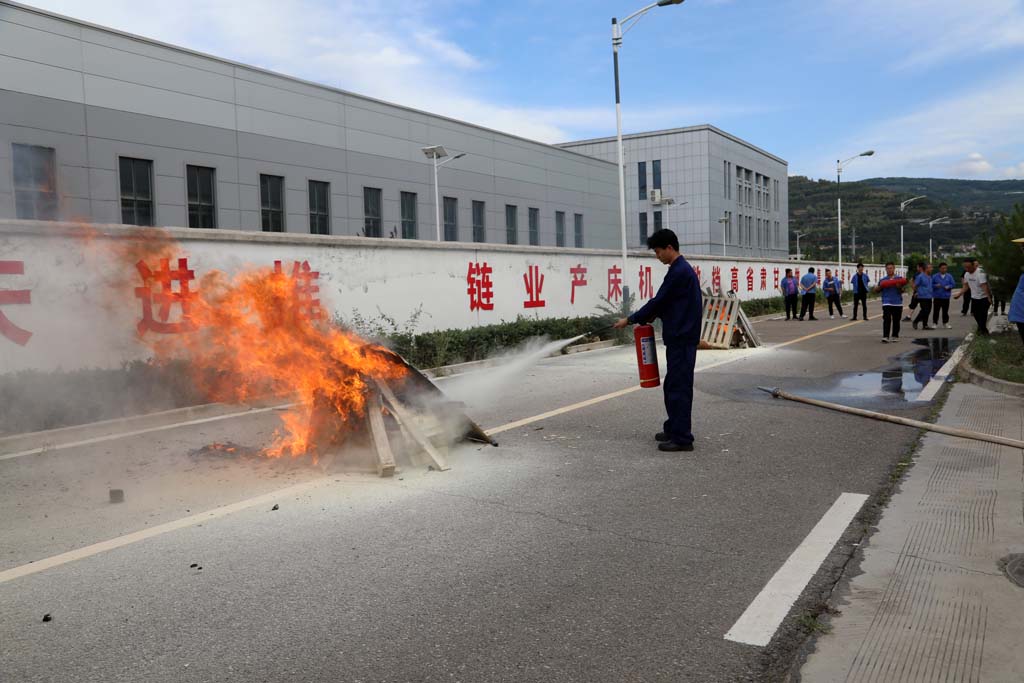 星火公司開展消防安全知識培訓暨滅火演練活動 星火公司開展消防安全知識培訓暨滅火演練活動