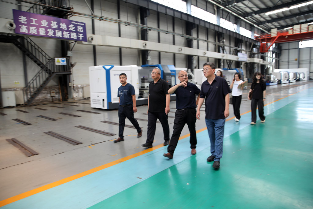 甘肅國投集團來星火數控公司開展“夏送清涼”慰問活動 甘肅國投集團來星火數控公司開展“夏送清涼”慰問活動