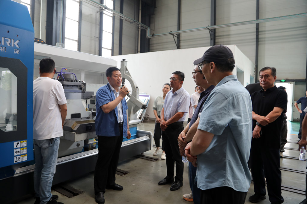 中國機電裝備維修與改造技術協會考察參觀星火數控 中國機電裝備維修與改造技術協會考察參觀星火數控
