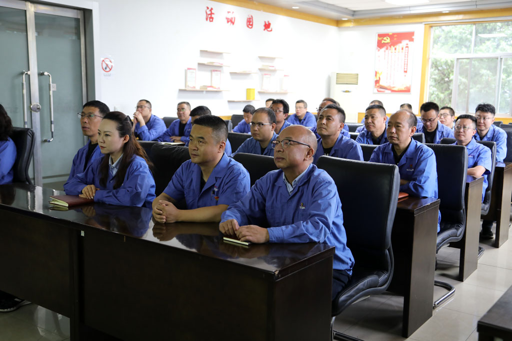 星火數控公司黨員干部集體觀看抗戰勝利80周年閱兵儀式 星火數控公司黨員干部集體觀看抗戰勝利80周年閱兵儀式